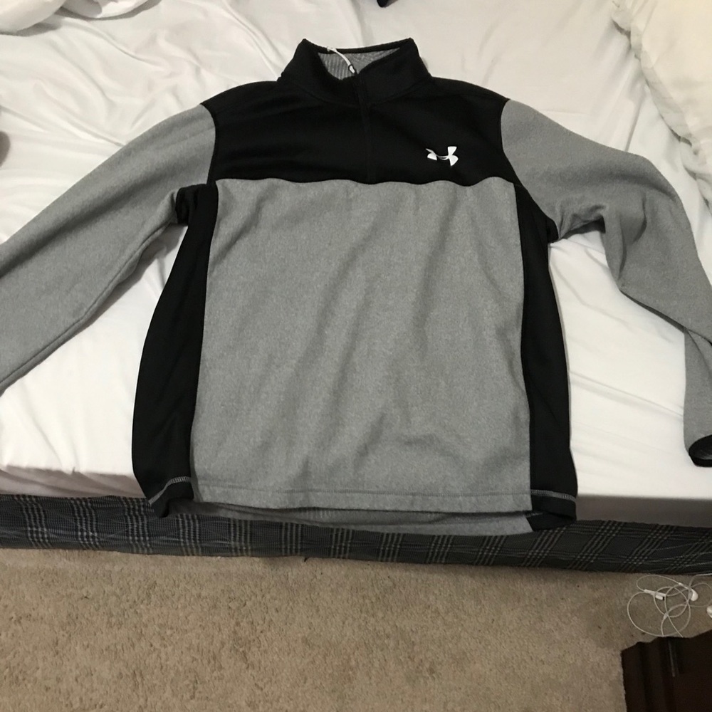 Under amour pull over